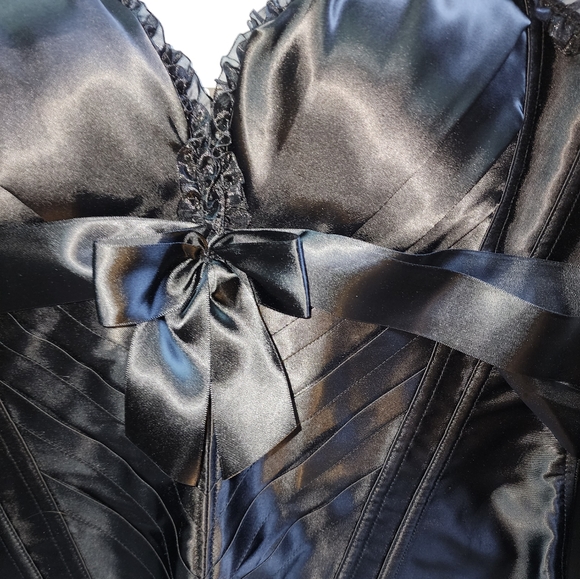 Boned Corset - Picture 3 of 4